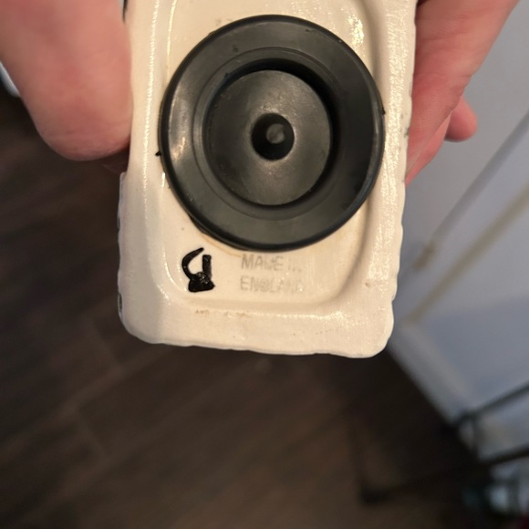 English Cottage Salt/Pepper shaker! Unique and Handpainted. - Picture 5 of 6